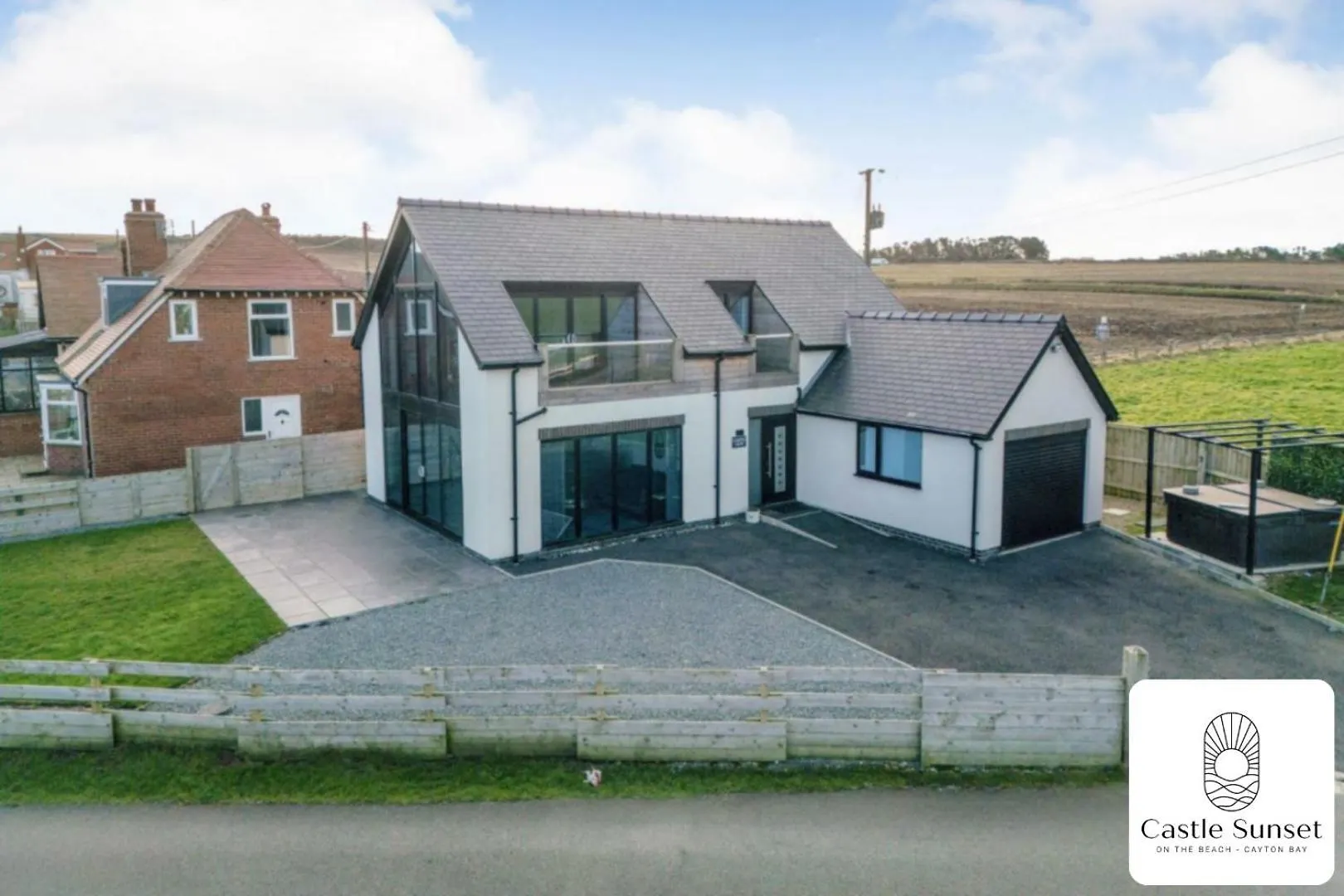 Luxury 4-Bedroom Beachfront Home With Hot Tub & Games Room Cayton Vila