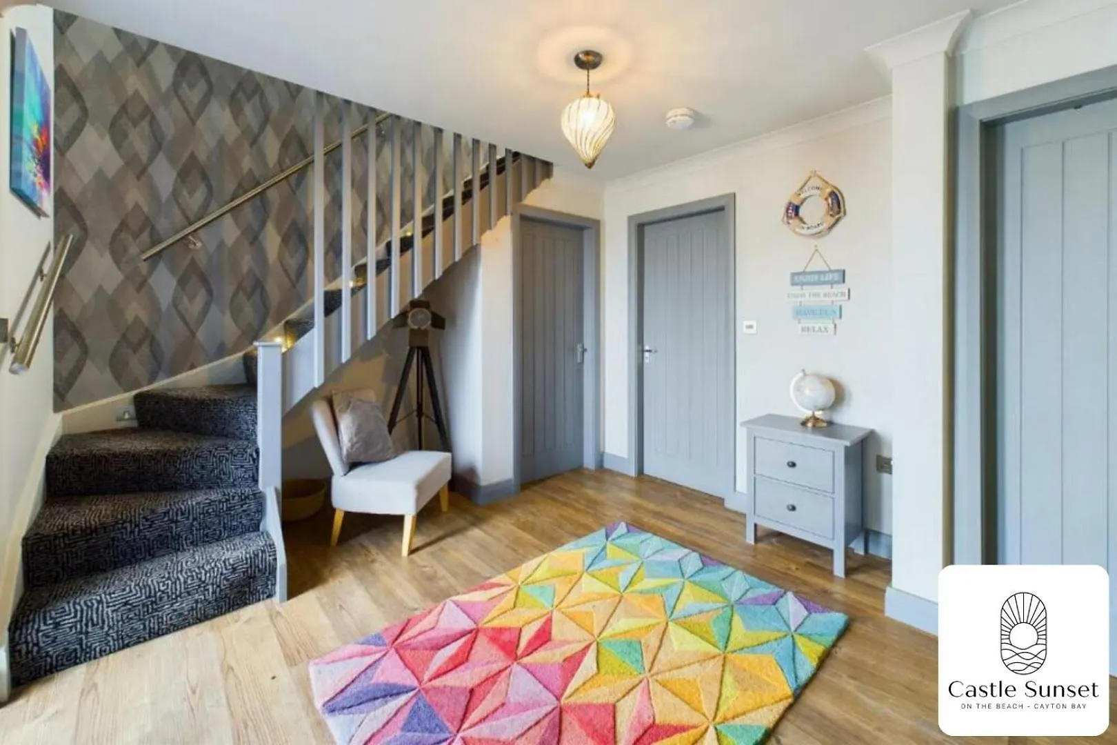 Luxury 4-Bedroom Beachfront Home With Hot Tub & Games Room Cayton 0*,