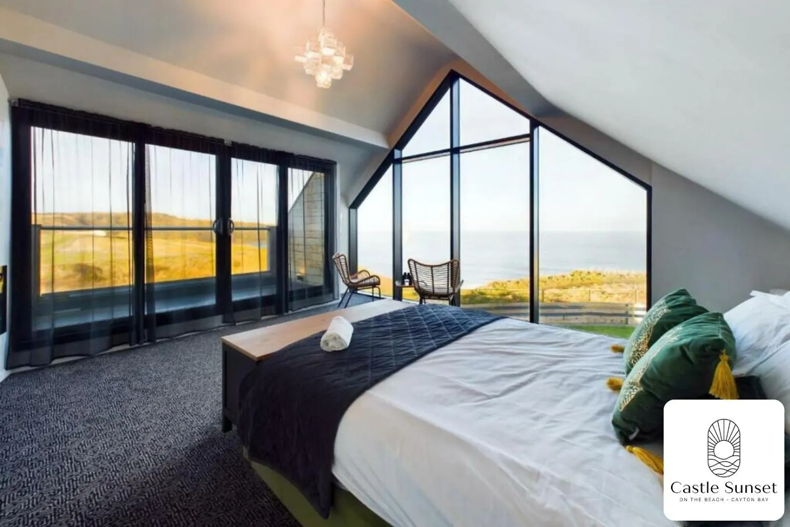 Luxury 4-Bedroom Beachfront Home With Hot Tub & Games Room Cayton Vila