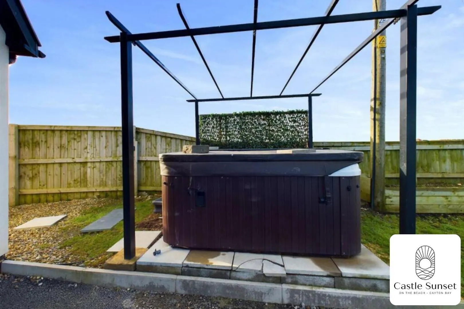 Luxury 4-Bedroom Beachfront Home With Hot Tub & Games Room Cayton 0*,  Velká Británie
