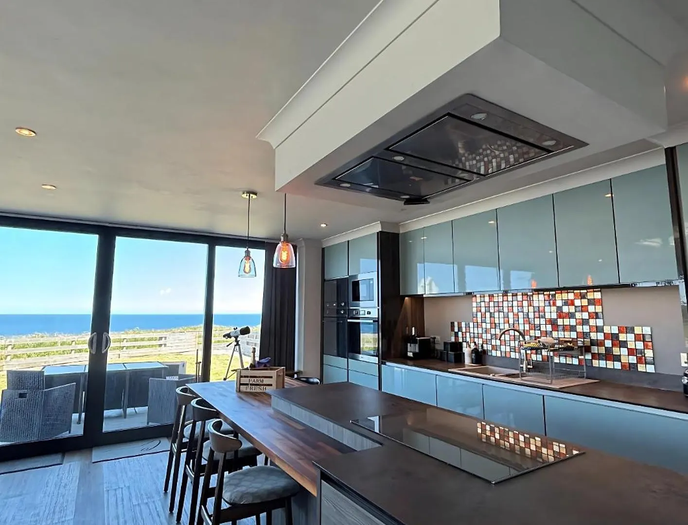Luxury 4-Bedroom Beachfront Home With Hot Tub & Games Room Cayton Vila