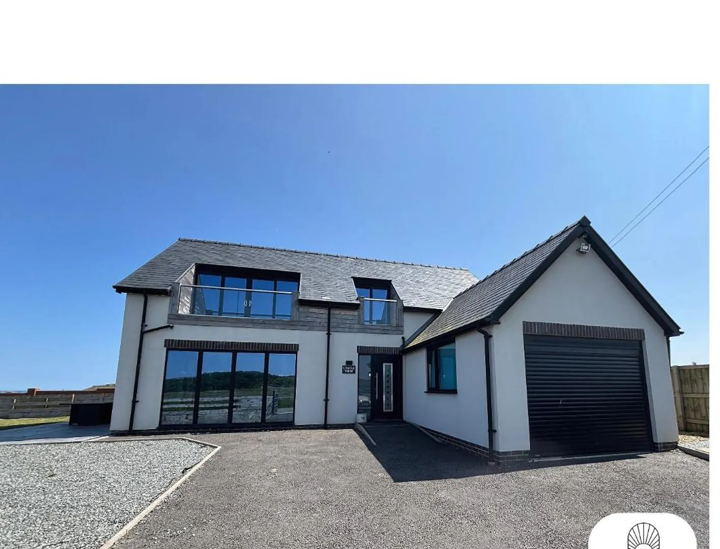 Luxury 4-Bedroom Beachfront Home With Hot Tub & Games Room Cayton