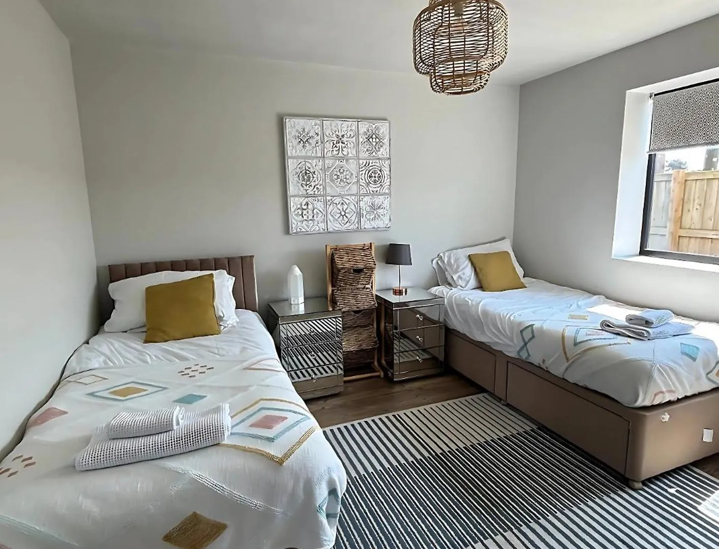 Vila Luxury 4-Bedroom Beachfront Home With Hot Tub & Games Room Cayton