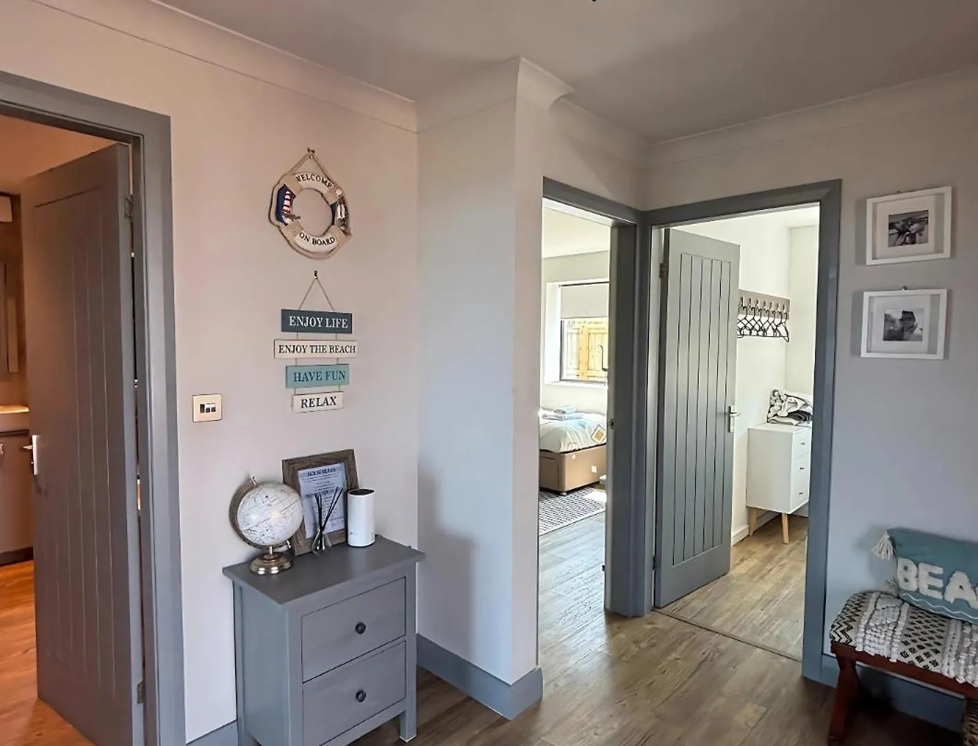 Luxury 4-Bedroom Beachfront Home With Hot Tub & Games Room Cayton Velká Británie